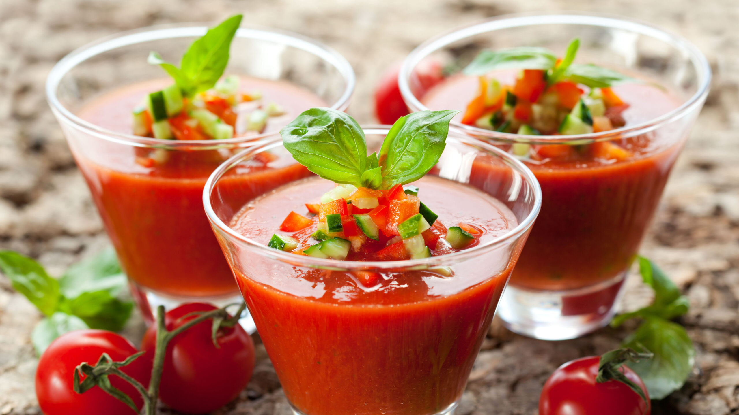 Oppskrift på Gazpacho – En frisk og kjølig spansk suppe