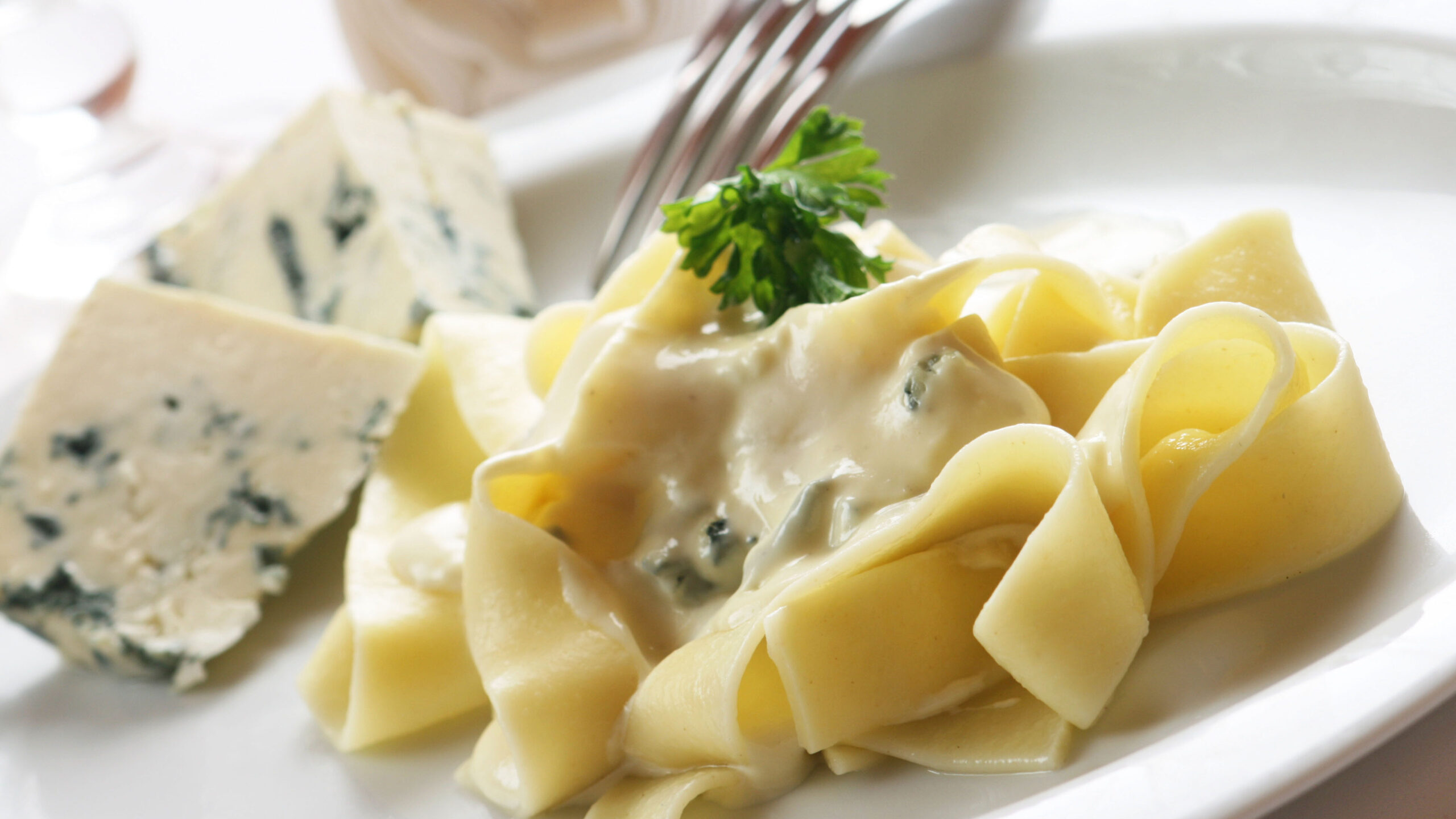 Oppskrift på kremet pasta med gorgonzola